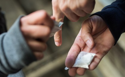 Сотрудники Кобринского РОВД провели профилактический рейд с  целью выявления лиц, склонных к потреблению и распространению наркотиков