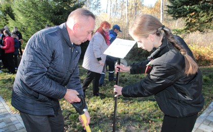 Сохраним историю: на Кобринщине продолжается работа по оцифровке памятников жертвам Великой Отечественной войны