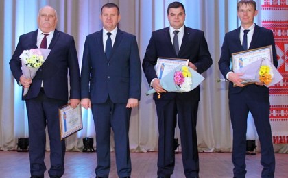 Праздничная программа, посвящённая Дню работников сельского хозяйства и перерабатывающей промышленности АПК прошла в Кобринском Дворце культуры