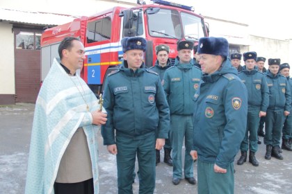 Во спасение жизней: в Кобринском РОЧС приняли и освятили новую технику