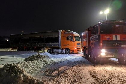 МЧС: последствия непогоды устраняли более 3 тыс. единиц техники и 5 тыс. спасателей