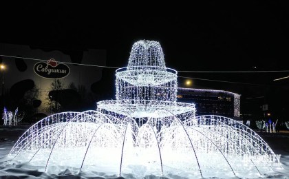 Сорок километров мерцающих огней: чем украшен парк Мира в Бресте к новогодним праздникам?
