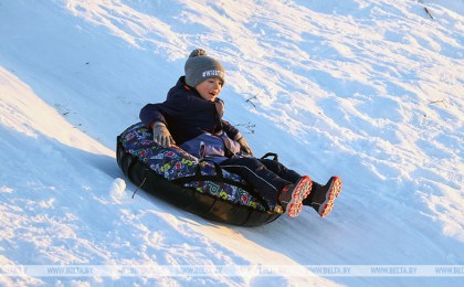 Выход на лед, запуск фейерверков, игры вблизи дорог: МВД напомнило о рисках во время каникул