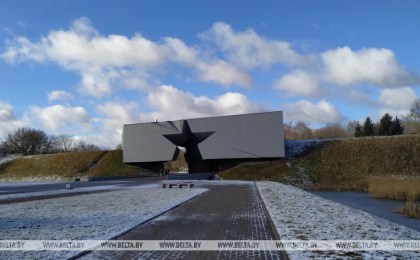 Экспозиции Брестской крепости оборудуют тактильными табличками для слабовидящих посетителей