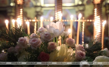 Православные верующие празднуют Сретение Господне