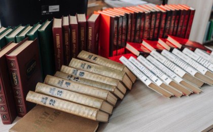 Романы, детективы, энциклопедии: брестчане подарили областной библиотеке 1,2 тыс. книг