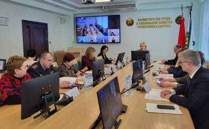 Равные права и возможности. Гендерную политику в Беларуси обсудили в Минтруда