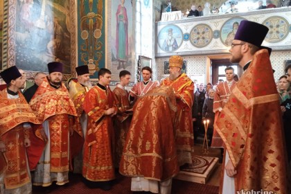 В третий день пасхи архиепископ Брестский и Кобринский Иоанн совершил Божественную литургию в кобринском соборе Александра Невского