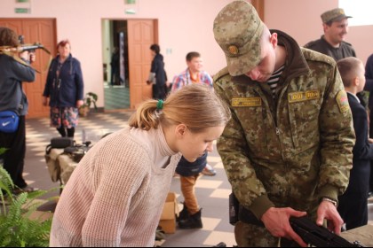 В Дивине пограничники встретились с местными жителями