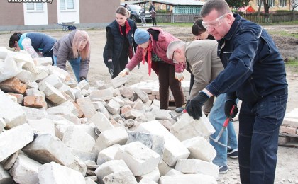 Кобринчане приняли участие в республиканском субботнике