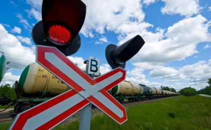 Будет закрыто движение автомобильного транспорта через железнодорожный переезд