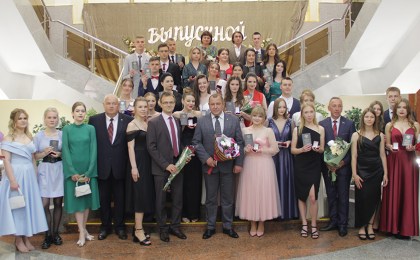 В Кобринском Дворце культуры прошёл бал медалистов