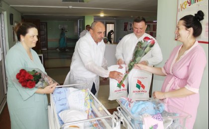 В Кобрине поздравили мам, которые родили детей в День Независимости