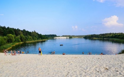 В Кобрине работник МЧС спас двоих человек на озере