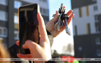 Первые белорусские военнослужащие бесплатно получили в собственность арендное жилье