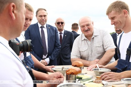 Лукашенко ставит задачу выходить на темпы уборочной в 6% площадей в день