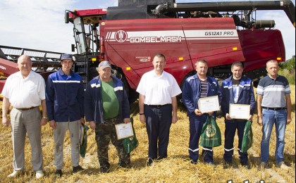 На Кобринщине продолжается чествование передовиков-хлеборобов