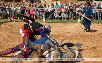 Реконструкция средневекового боя и мастер-классы. В Беловежской пуще организуют день живой археологии