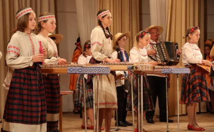 Праздничное мероприятие, посвящённое Дню отца, проходит на базе Детской школы искусств г. Кобрина. ФОТО