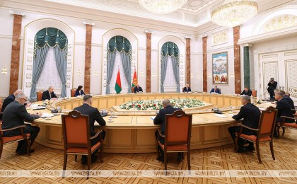 Партийное строительство, подготовка к выборам, ревизия с Кубой и опора на юге России. Итоги недели Президента