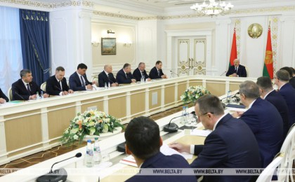 Лукашенко заявил о необходимости установить единые жесткие правила игры для пассажирских автоперевозок