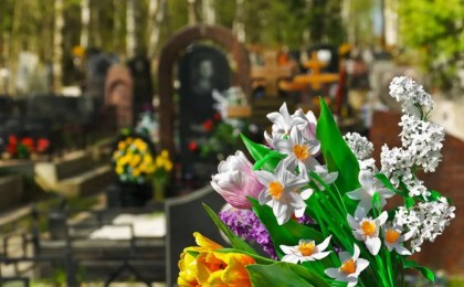 Уборка могил в Кобрине