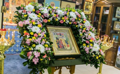 Православные верующие празднуют Введение во храм Пресвятой Богородицы