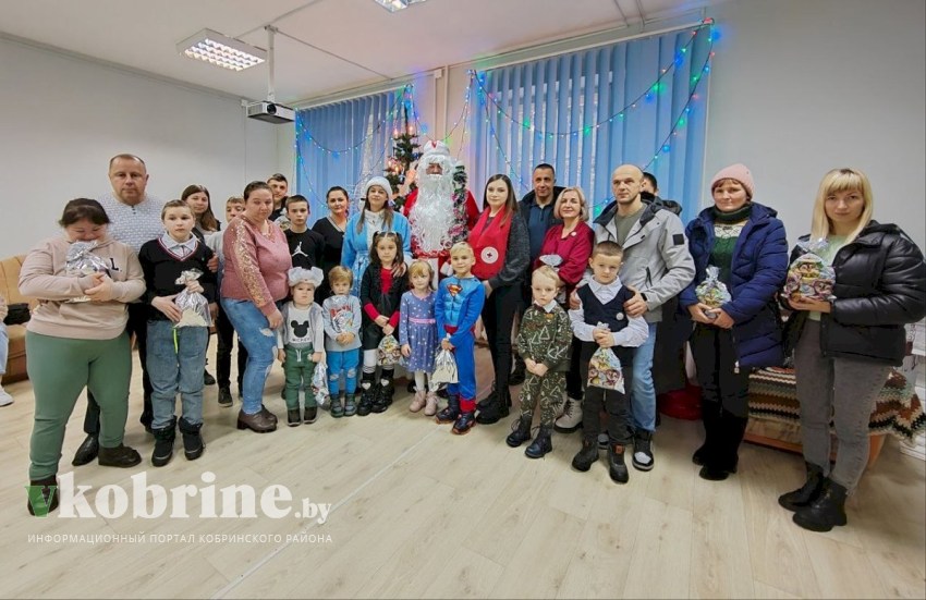 В Кобрине состоялась благотворительная акция «Новогодний сюрприз»