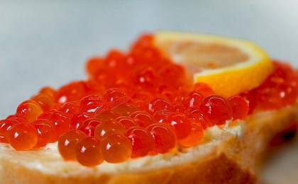 Как проверить икру на натуральность? На что обращать внимание в магазине и дома