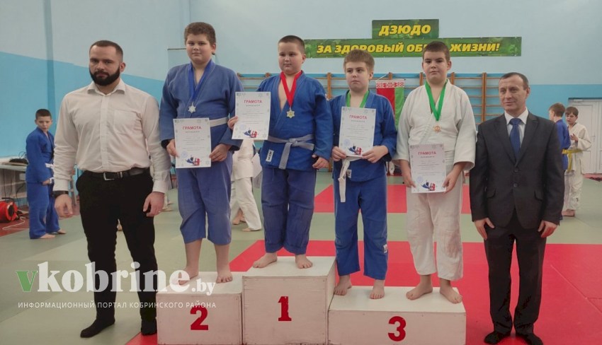 В Кобрине прошел открытый новогодний турнир по дзюдо 