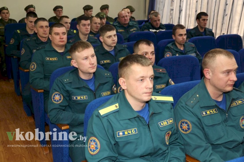 Праздничная программа, посвящённое Дню спасателя, проходит в Кобринском Дворце культуры