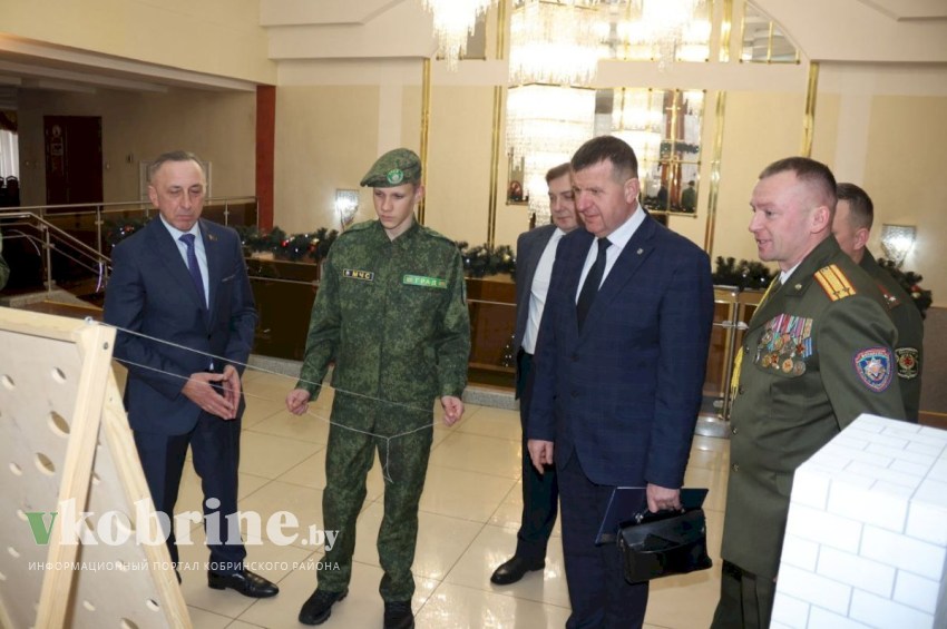 Праздничная программа, посвящённое Дню спасателя, проходит в Кобринском Дворце культуры