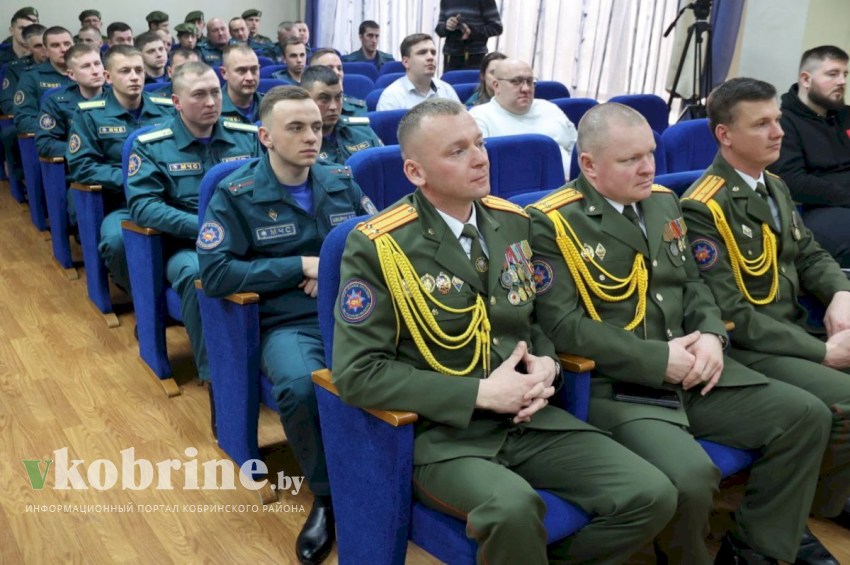 Праздничная программа, посвящённое Дню спасателя, проходит в Кобринском Дворце культуры