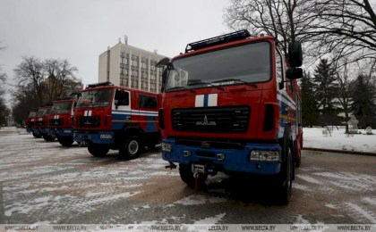 Пять новых пожарных автоцистерн переданы в гарнизоны МЧС Брестской области. Одна из них - в Кобринский