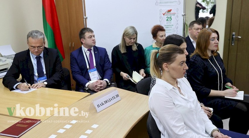 Миссия наблюдателей от СНГ работала на регистрации кандидатов в депутаты в Минске