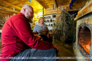 У нас в генах любовь к природе. История белорусов, переехавших в самую лесную деревню страны