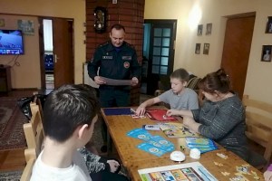 В рамках акции «Безопасность – в каждый дом!» работники нашего РОЧС посетили семьи Кобринской детской деревни