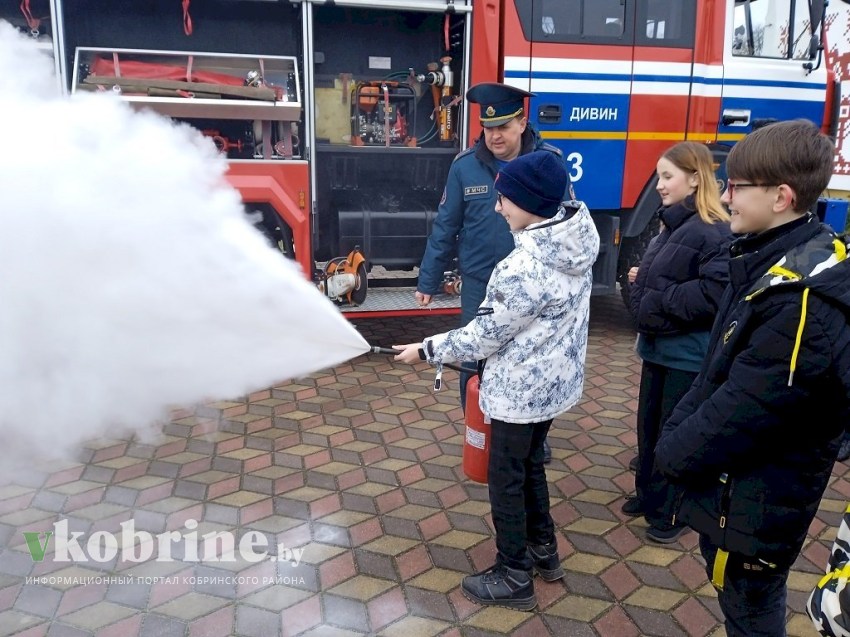 С целью предупреждения пожаров в аг. Дивин выступил представитель областного МЧС 