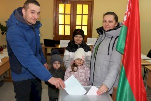 Голосование и на участках N5 в ГУО «Начальная школа N10» и N4 в ГУО «Средняя школа N9» г. Кобрина