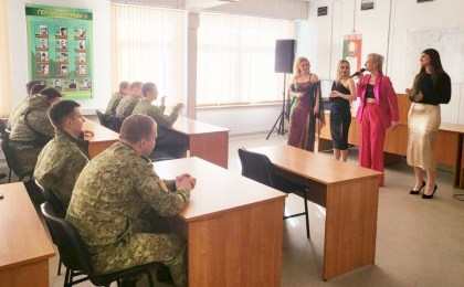 Душевный подарок для стражей границы: артистки Кобринской клубной системы посетили погранзаставу «Дивин»