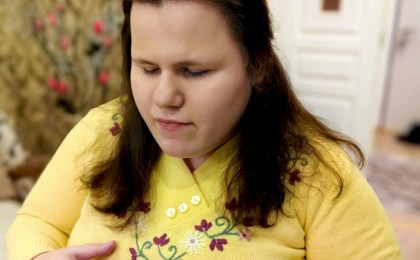 Двадцатилетняя Анна Евшель ничего не видит и не слышит. Ей необходима инвалидная коляска стоимостью 5 750 рублей!