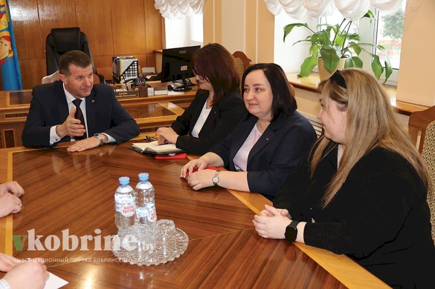 Председатель райисполкома Александр Пачко встретился с представителями блогерского сообщества Кобринщины