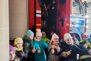 Работники Кобринского РОЧС организовали экскурсию в пожарную аварийно-спасательную часть №1 для ребят из ГУО «Гимназия г. Кобрина»