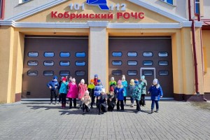 Работники Кобринского РОЧС организовали экскурсию в пожарную аварийно-спасательную часть №1 для ребят из ГУО «Гимназия г. Кобрина»