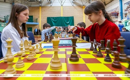 Около 90 юных шахматистов Брестской области сражаются на турнире «Белая ладья»