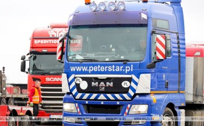 В Беларуси автоперевозчикам разрешили рассчитываться наличной валютой с нерезидентами