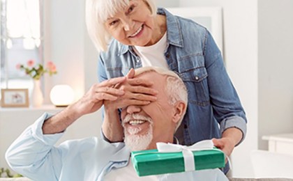 Получать пенсию выгоднее на карту Клуба «Бархат» Беларусбанка