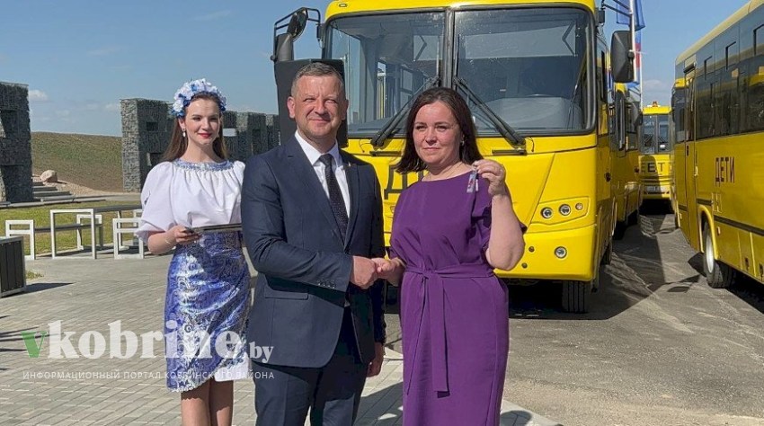 Брестская область получила 25 новых школьных автобусов