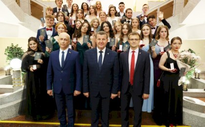 Районный Бал медалистов 14 июня прошёл в  Кобринском Дворце культуры