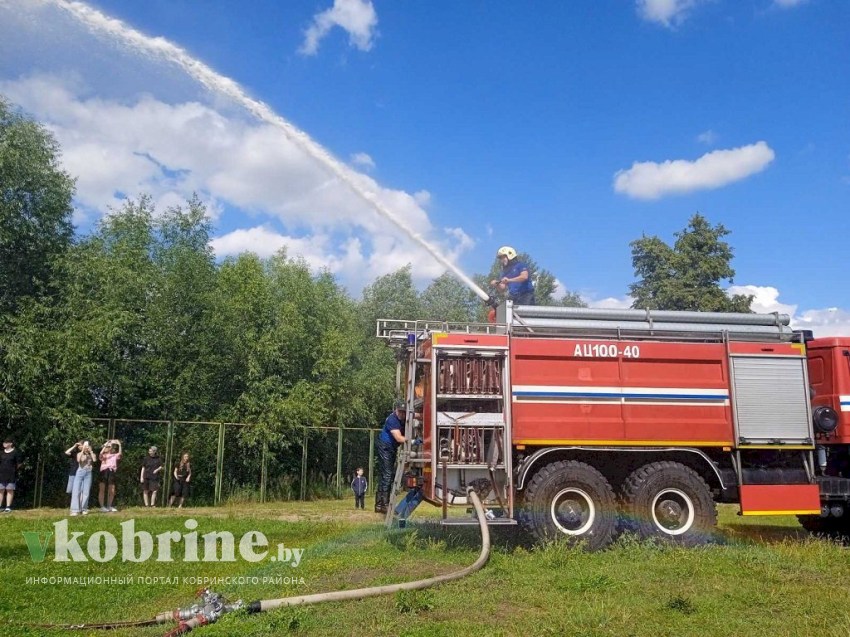 Сотрудники Кобринского РОЧС посетили пришкольный лагерь ГУО «Средняя школа №2 г. Кобрина»